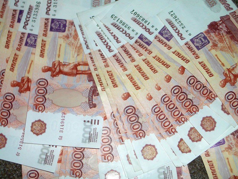 ПФР окажет россиянам материальную помощь в размере 10 тысяч рублей