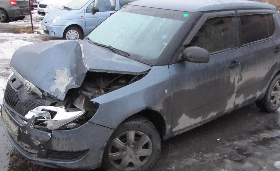 Пьяный водитель совершил тройное ДТП и врезался в дерево в Иркутске