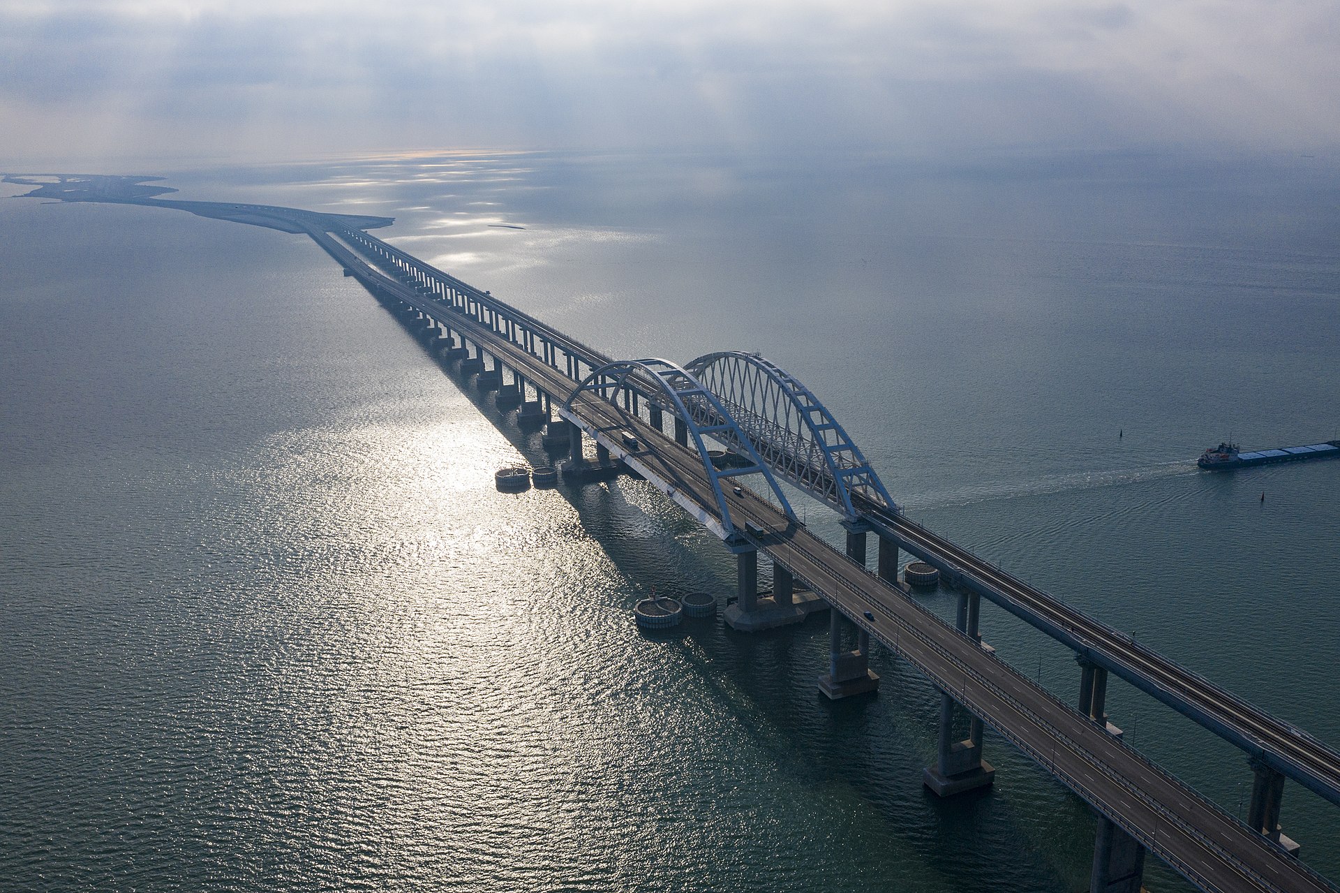 10 января автодорожный участок Крымского моста будет закрыт на ремонт