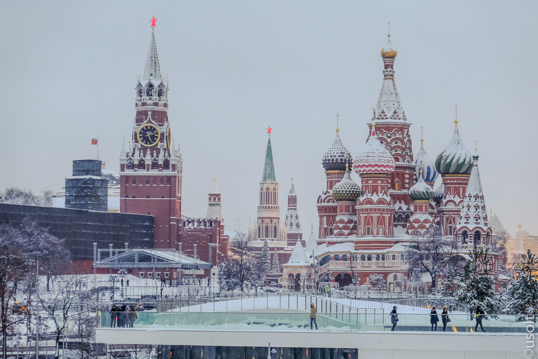 Конечно города. Снежная Москва. Заснеженная Москва. Снежная зима в Москве. Современная Москва в снегу.