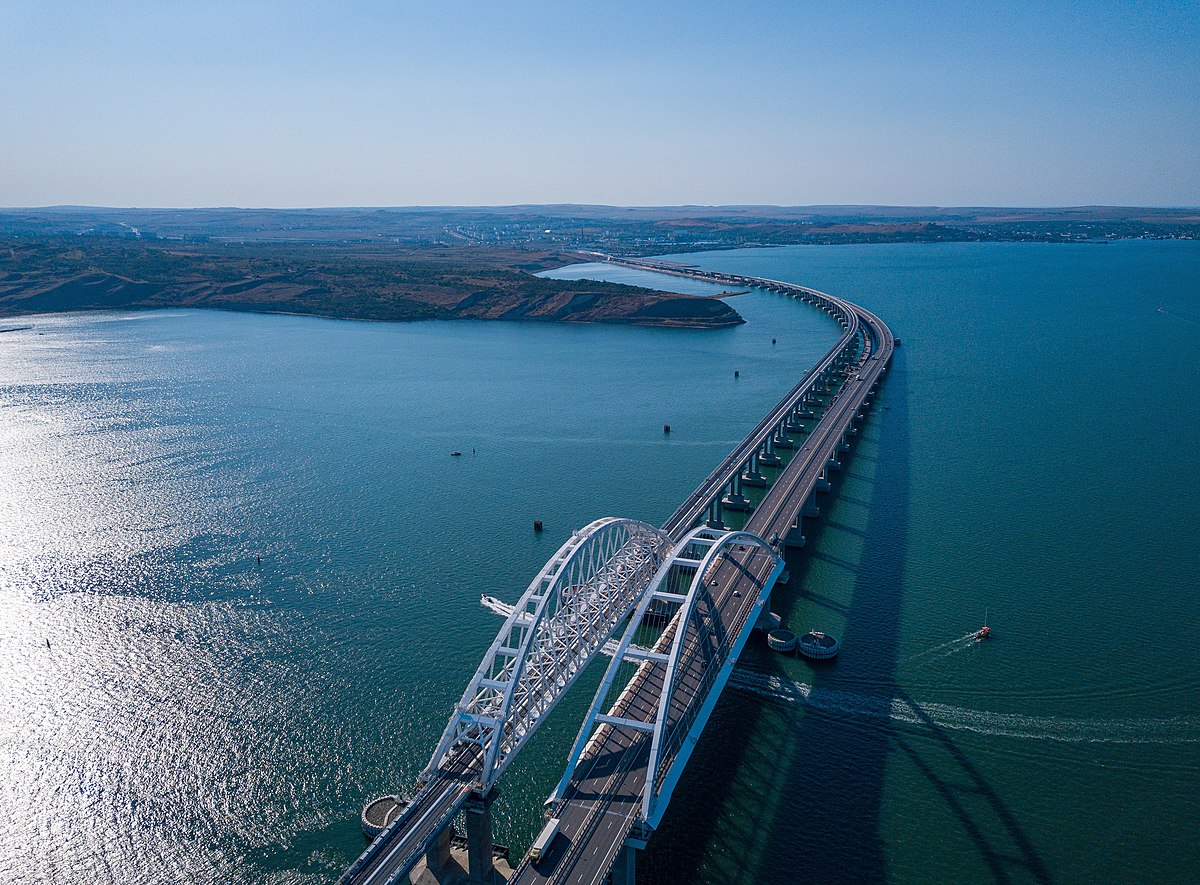 Минтранс: 25 января движение автомобилей по Крымскому мосту будет остановлено