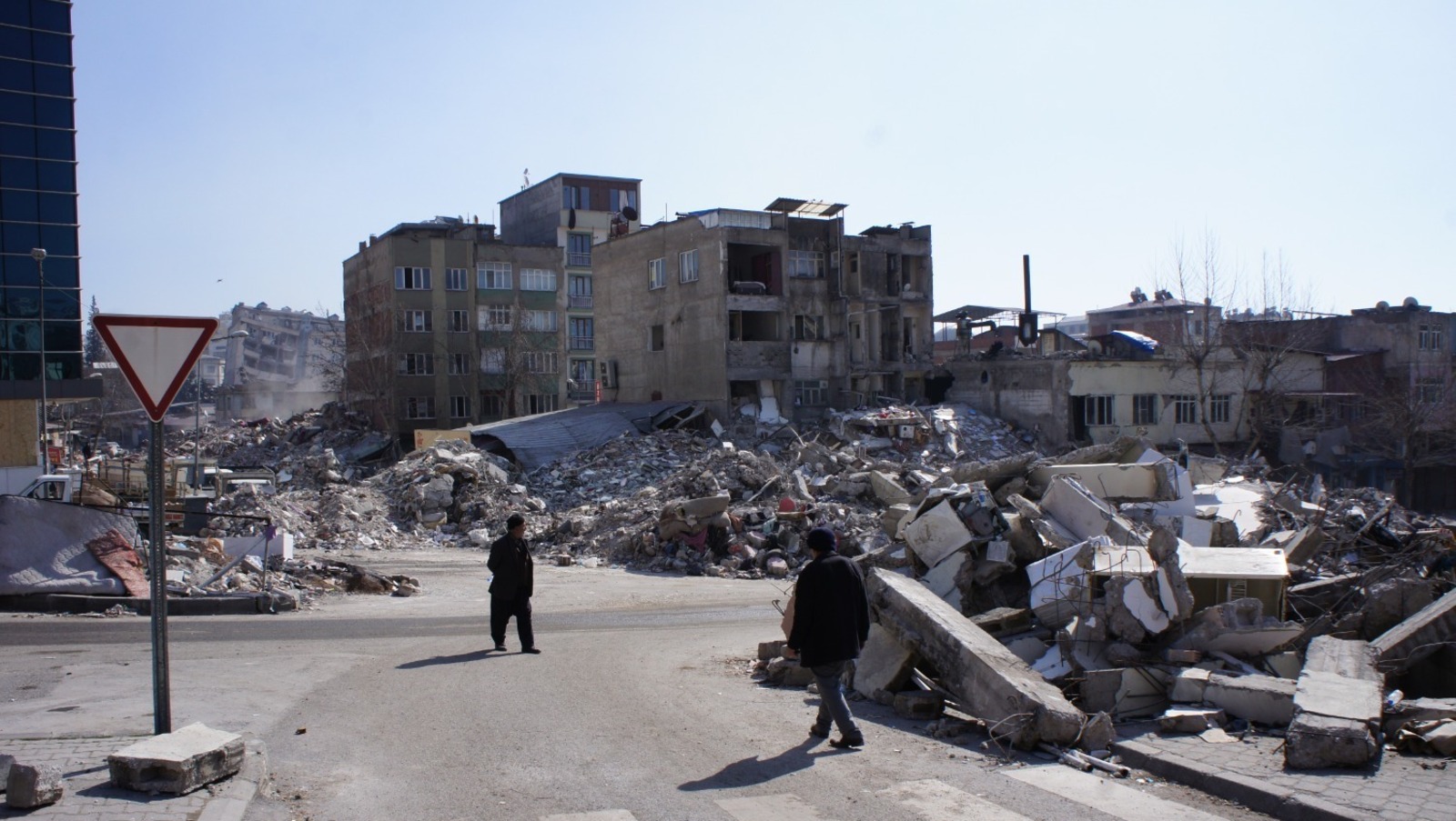 Число жертв землетрясения в Турции превысило 43 500 человек