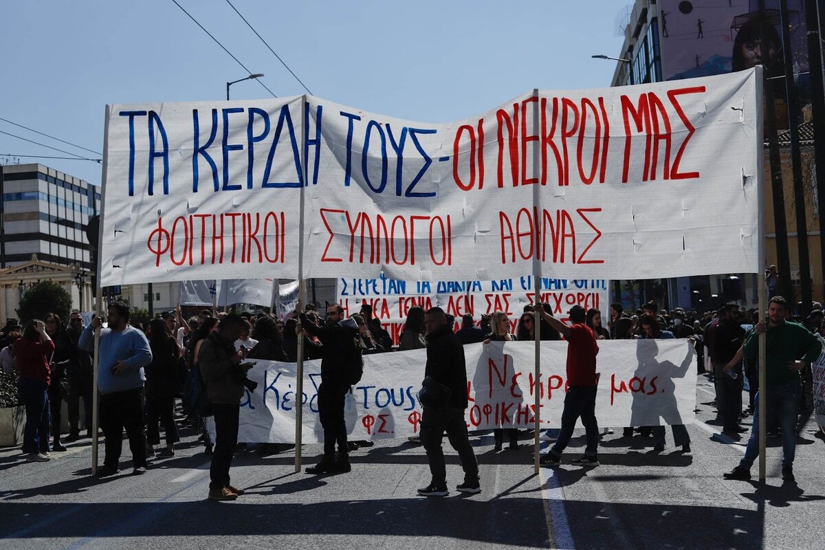 В Афинах продолжается акция протеста с требованием расследования железнодорожной аварии