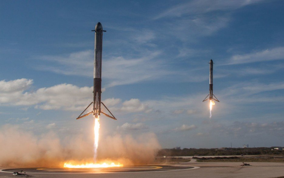 В SpaceX отменили первый тестовый запуск космического корабля