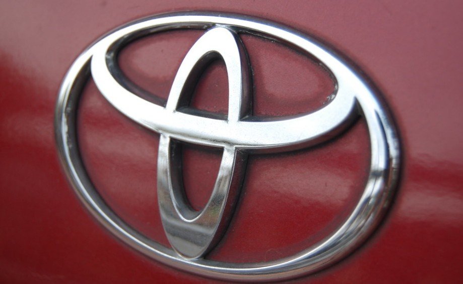 Toyota показала спортивный концепт на базе седана Mirai