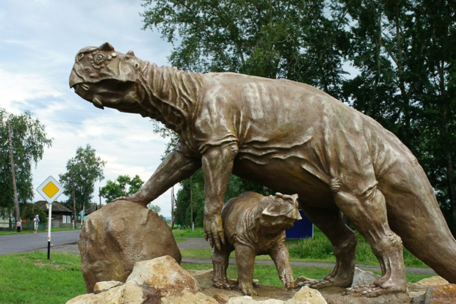 В Кузбассе ученые нашли огромный фрагмент кости динозавра