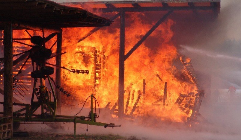 Пожар на складе аккумуляторов под Воскресенском: 7 человек эвакуированы