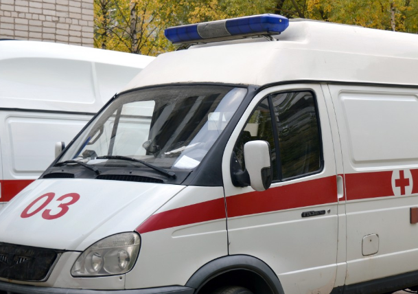 В Астраханской области двое пострадавших доставлены в больницу после обрушения балкона