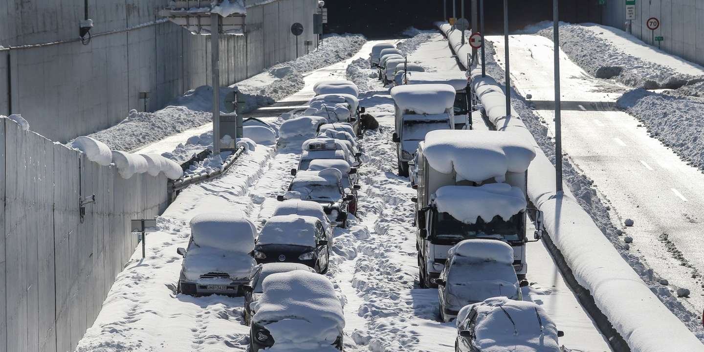 Мощный снегопад обрушился на Турцию