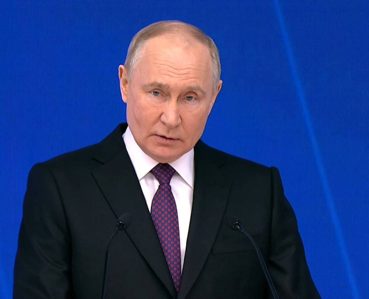 Путин назвал не критичным для РФ показатель расходов на оборону в 8%
