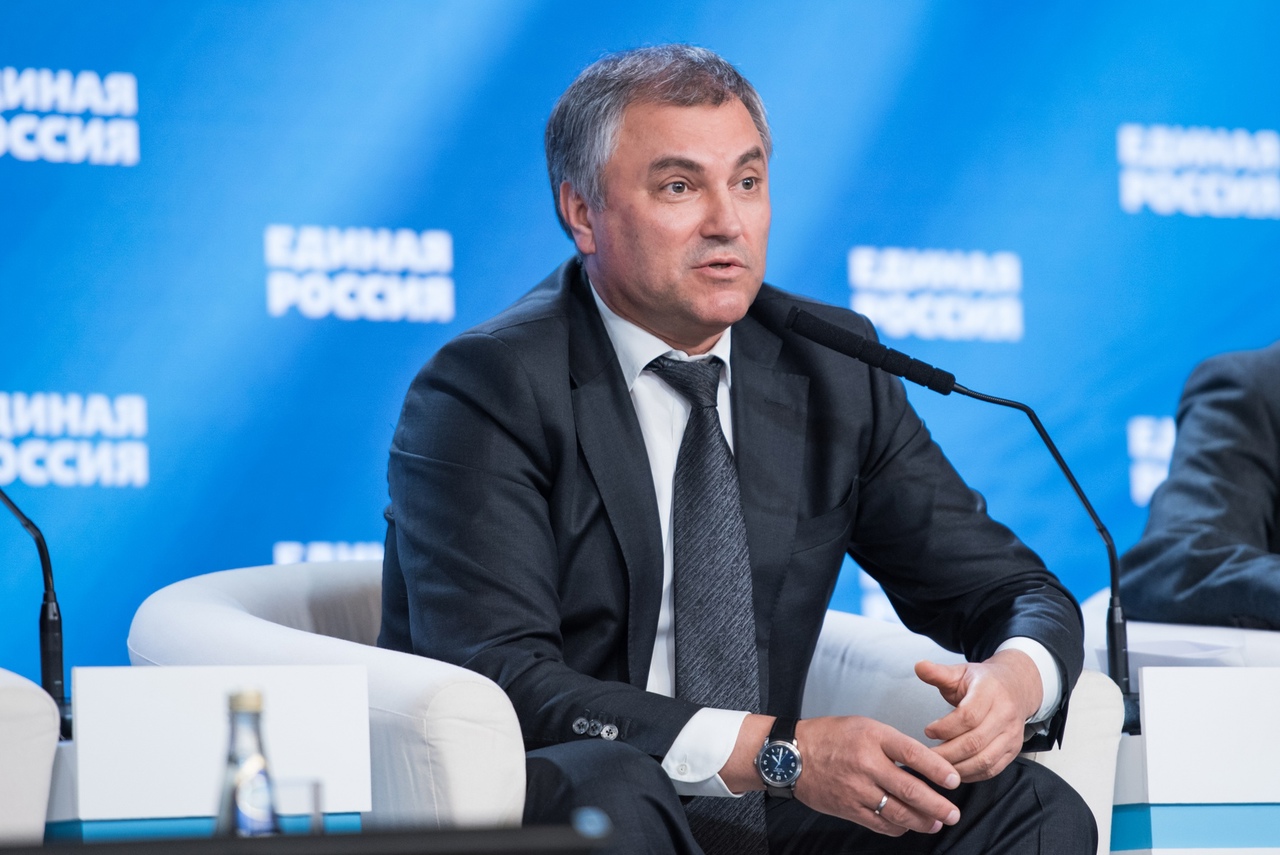 Володин заявил, что Россия развивается, несмотря на заявления США и Евросоюза