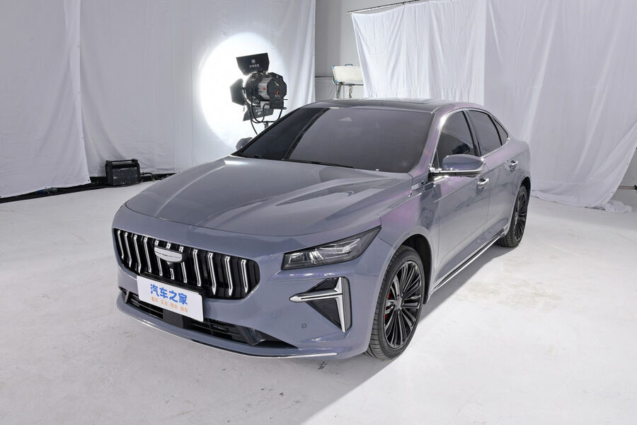 Автоэксперт Виноградов: у Geely Preface жесткая подвеска и неудобное управление опциями