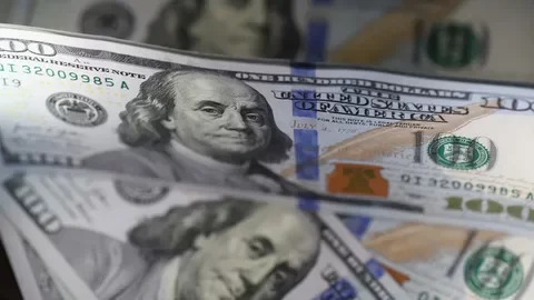 Аналитик Васильев предсказывает доллар по 70 рублей после пасхального перемирия