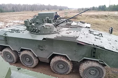 Белорусский четырехосный бронетранспортер V-2 приняли на вооружение