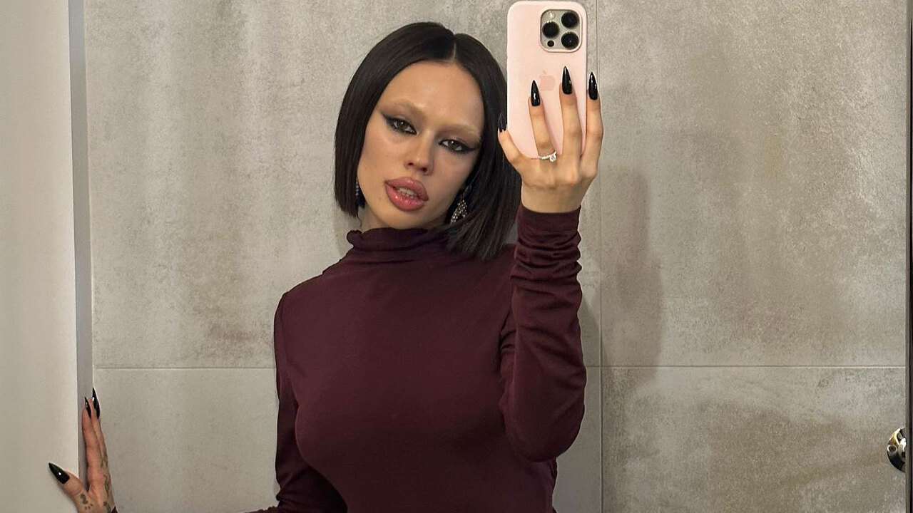 Певица Инстасамка пришла в Общественную палату РФ для обсуждения прав детей в сети