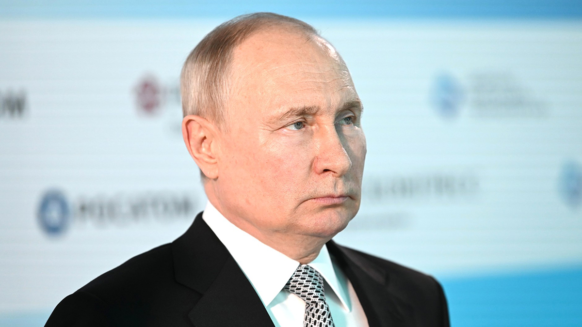 Путин: списанные авто ведомств послали на фронт по просьбе командования