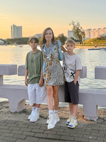 Актриса Юлия Учиткина опубликовала фото с повзрослевшими сыновьями