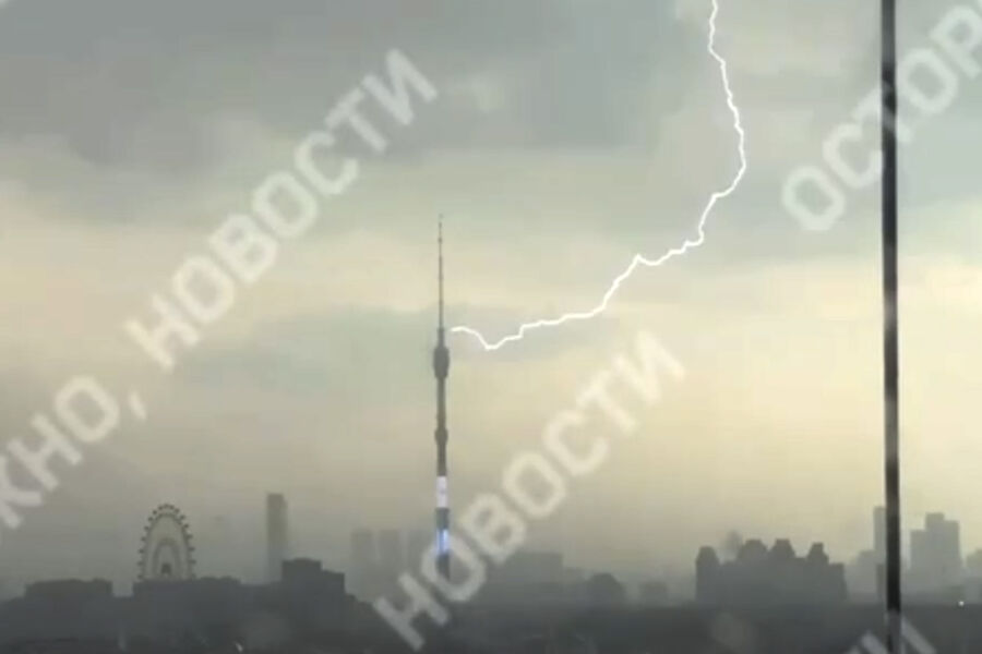 Осторожно, новости: в Москве молния попала в Останкинскую телебашню
