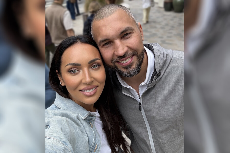 Певица Алсу показала редкое фото с братом