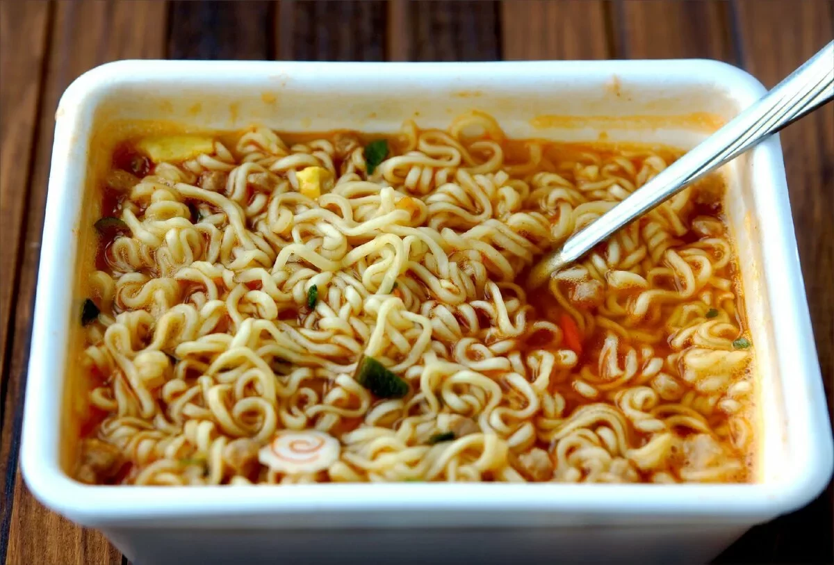 «Маревен Фуд Сэнтрал»: лапшу быстрого приготовления чаще едят люди с высшим образованием