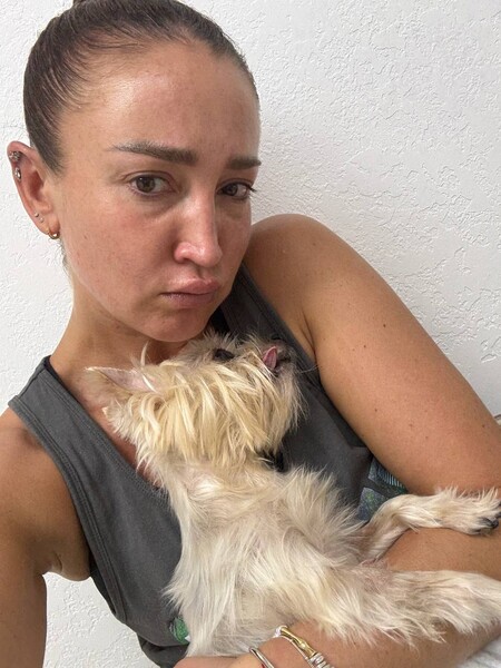 Певица Бузова заявила, что не может перестать плакать из-за болезни своей собаки