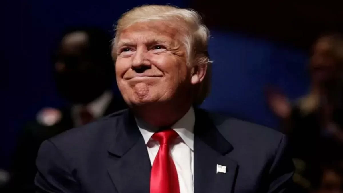 Трамп подаст в суд на WSJ за фейковую статью об эротическом подарке для Эпштейна