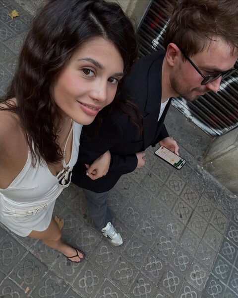 Жена актера Александра Петрова рассказала, что они улетели из России