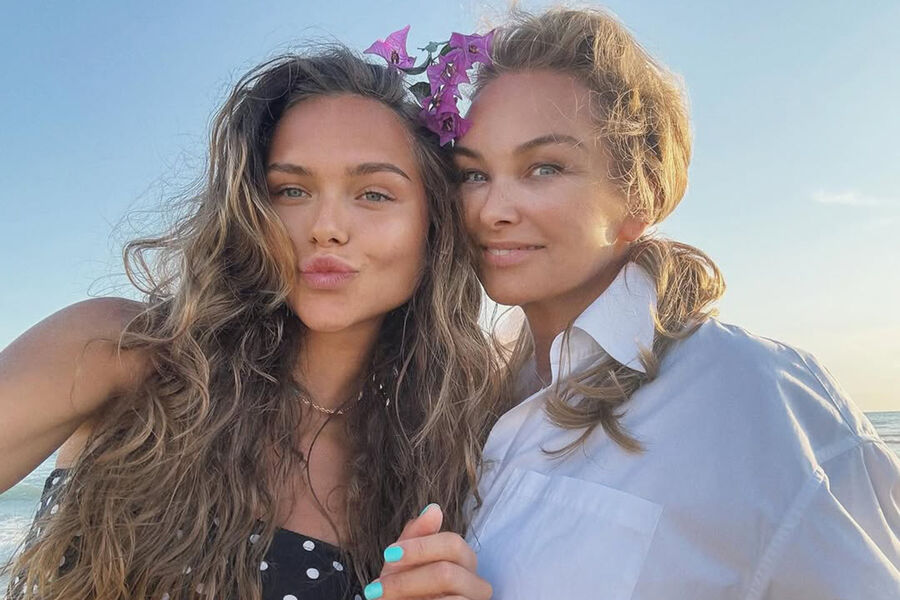 Дочь певца Дмитрия Маликова показала редкие фото с матерью