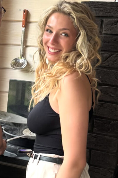 Ставшую блондинкой дочь певицы Юлии Началовой сравнили с ее матерью