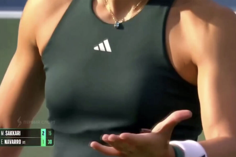 Теннисистка Саккари спасла жука во время матча на турнире в Вашингтоне