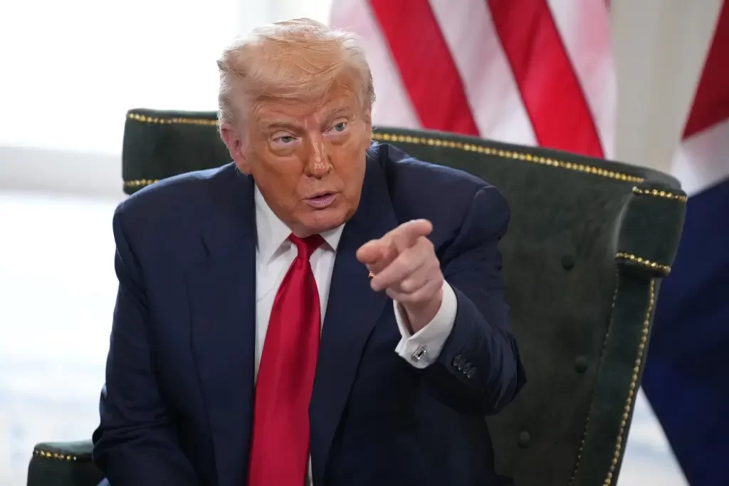 Трамп заявил о приглашении в Китай, но опроверг поиск встречи с Си Цзиньпином