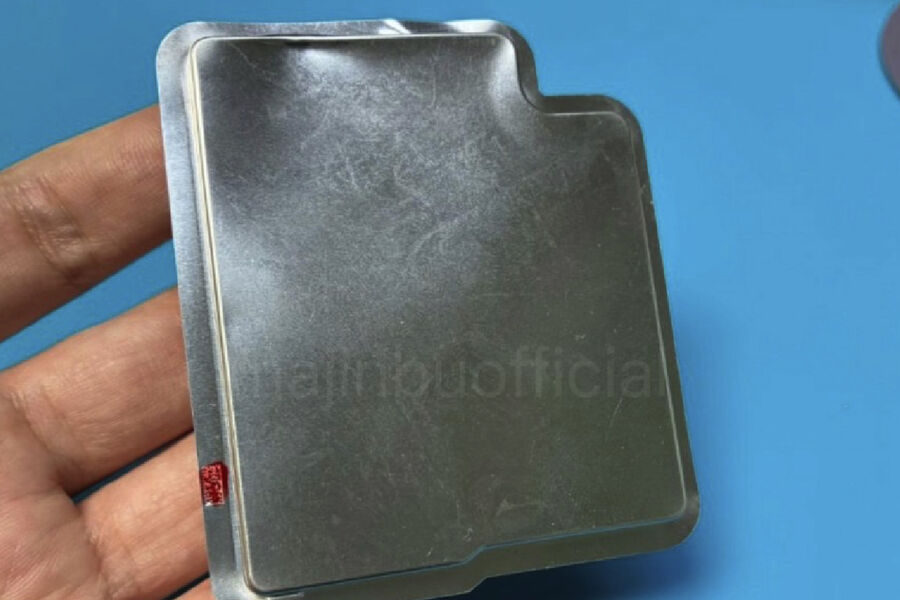 В сеть слили снимки миниатюрной батареи от iPhone 17 Air