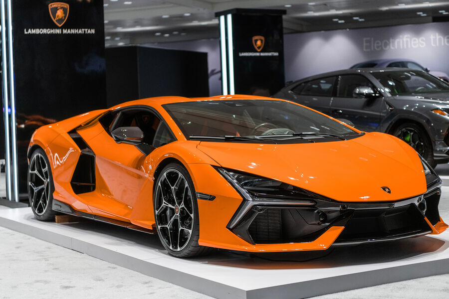 Lamborghini обвинила дилера в продаже спорткаров наркоторговцам и сутенерам