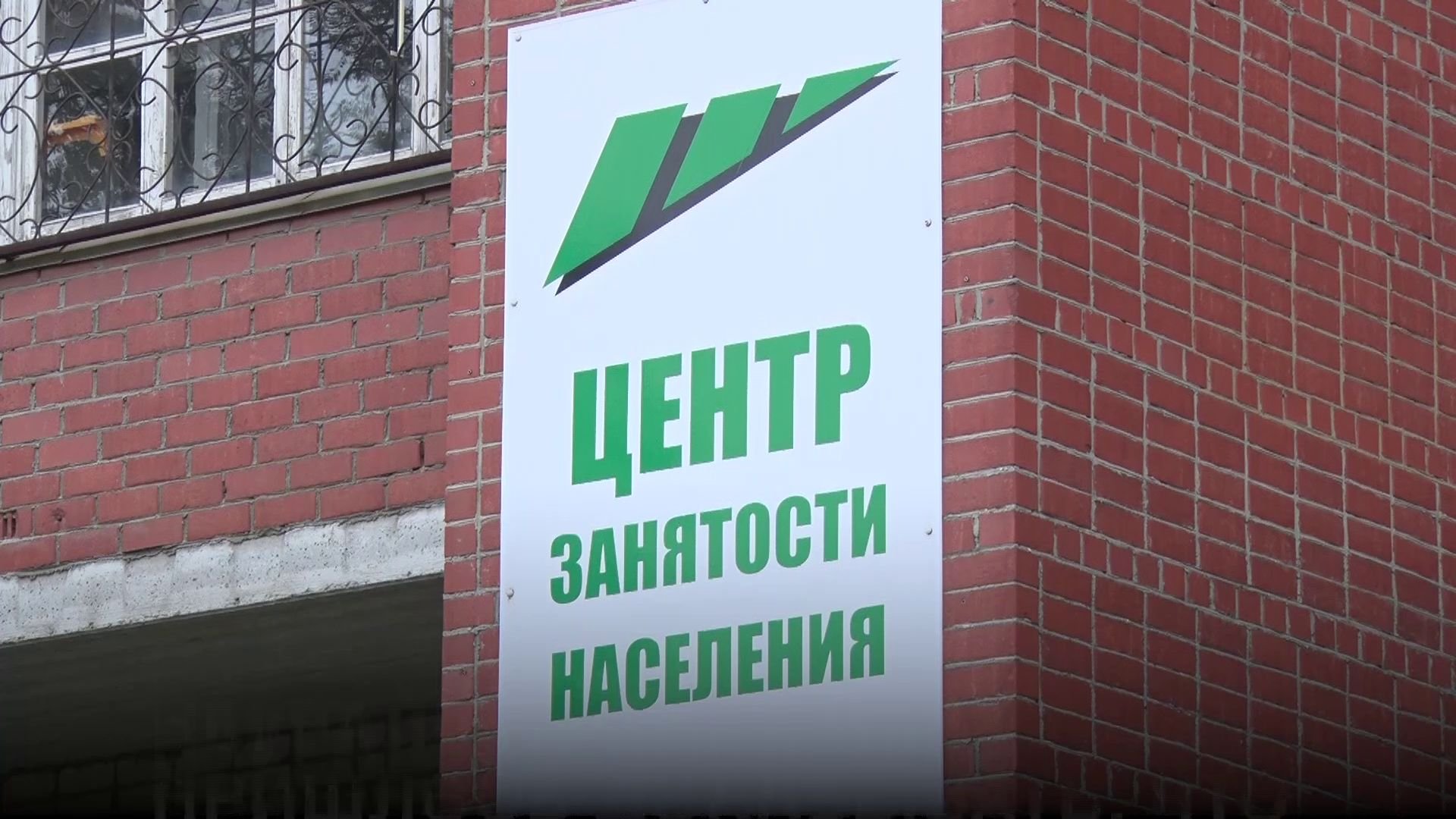 «Известия»: впервые за пять лет женщины стали находить работу быстрее мужчин