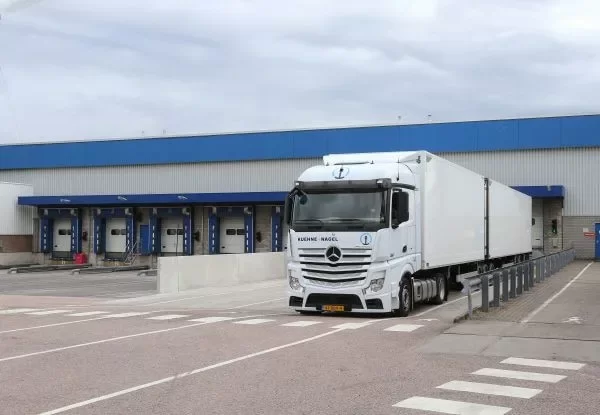 РИА: в России на складах скопилось большое число нераспроданных грузовых машин