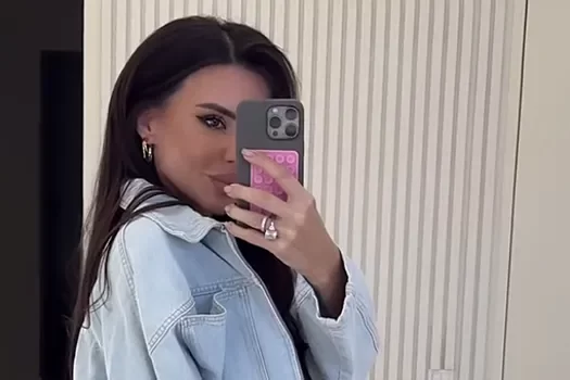 Блогерша Оксана Самойлова показала фигуру в микрошортах и боди