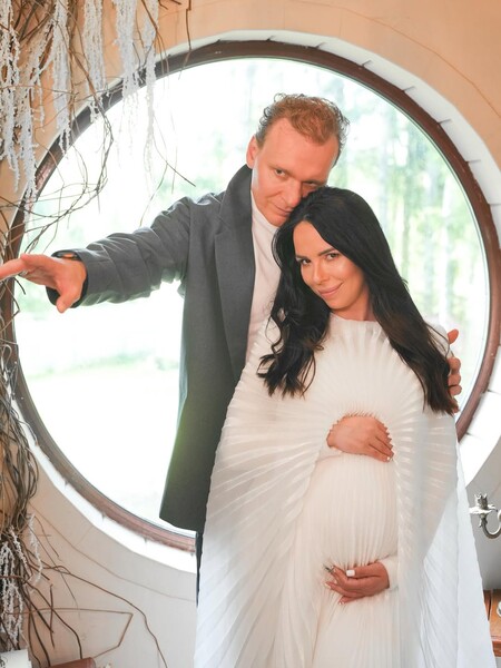 Иллюзионист Сергей Сафронов сообщил о беременности жены