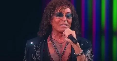 Mash: певец Леонтьев выйдет на сцену фестиваля «Новая волна» по просьбе Крутого