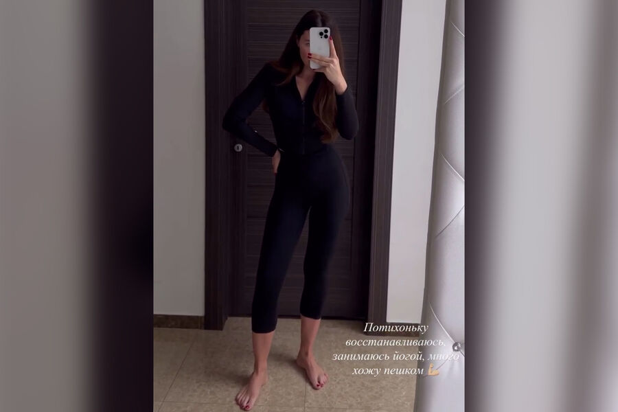 Заворотнюк снялась в обтягивающем комбинезоне через четыре месяца после родов