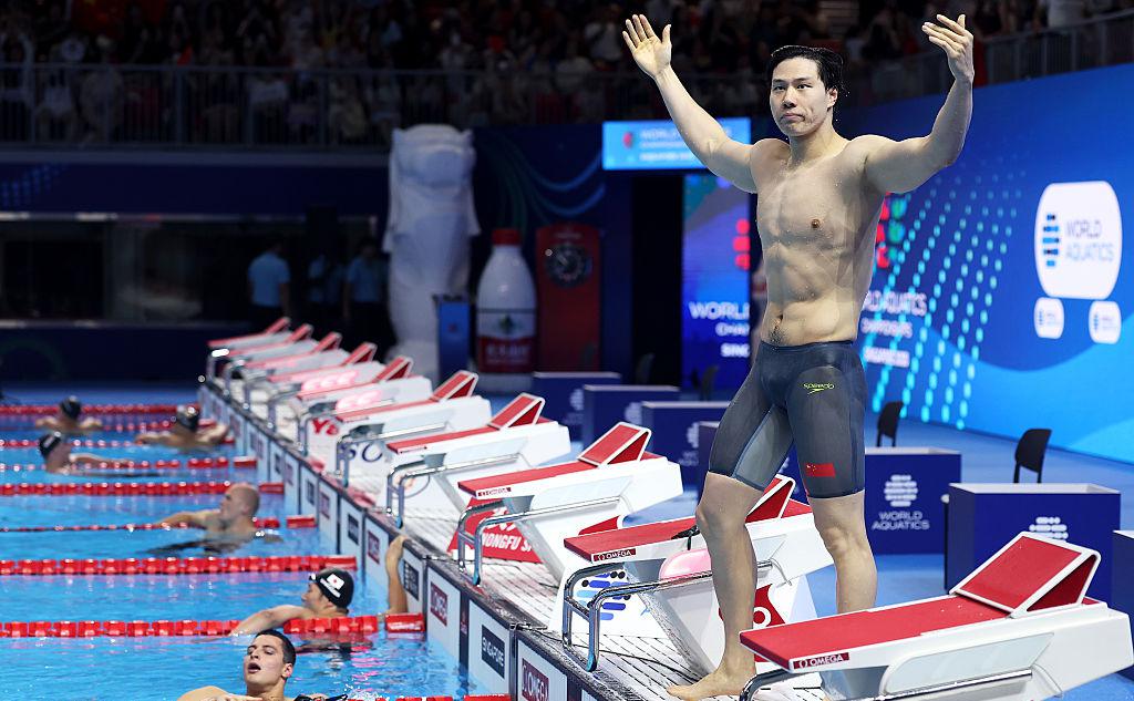 Шестикратный чемпион мира по плаванию Цинь Хайян обрадовался россиянам на ЧМ