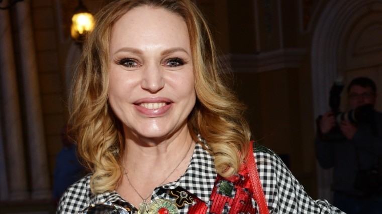 Телеведущая Алла Довлатова заявила, что уже десять лет отдыхает только в России