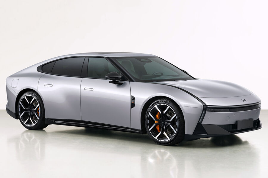 В Китае начались продажи нового лифтбека XPeng P7 с подъемными дверями