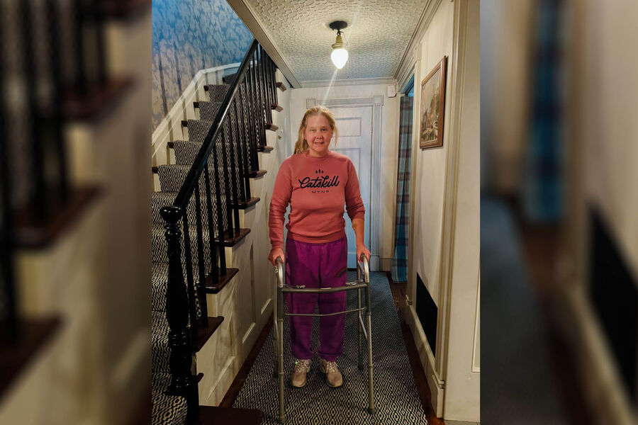 Комик Эми Шумер перенесла операцию на позвоночнике