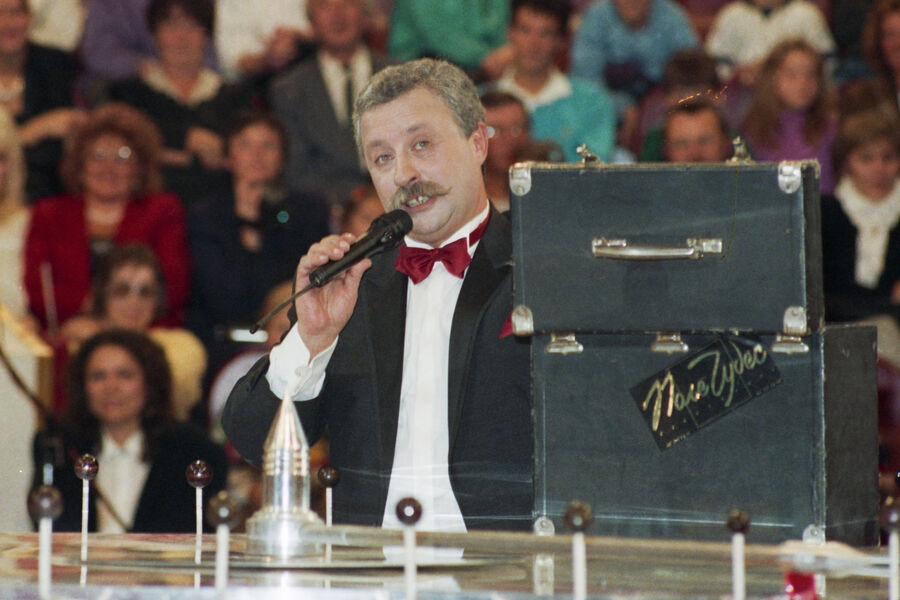 Shot: телеведущий Якубович отметил 80-летие в Турции