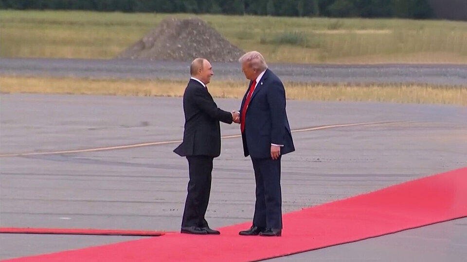 Политолог Шаповалов заявил, что перспектива трехсторонней встречи сохраняется