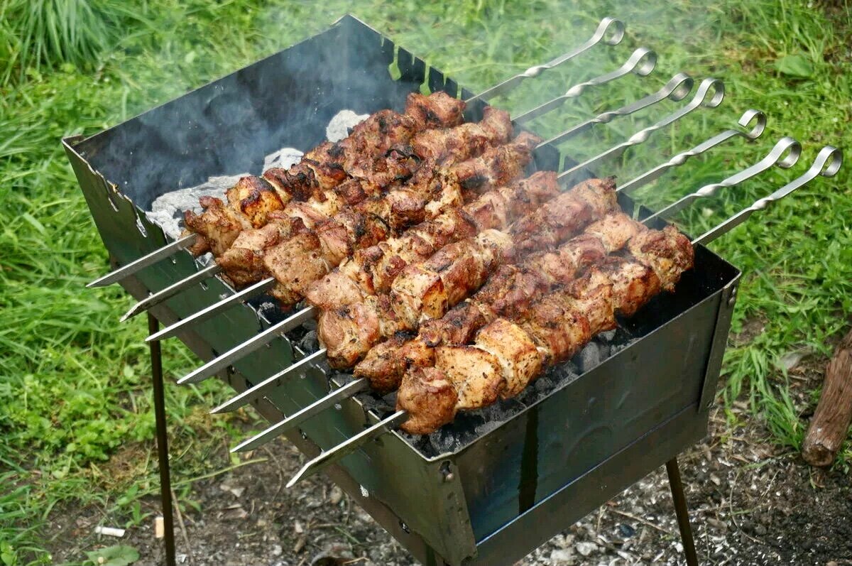 Шеф-повар Разбоев: мариновать мясо для шашлыка в уксусе надо не дольше 1-3 часов