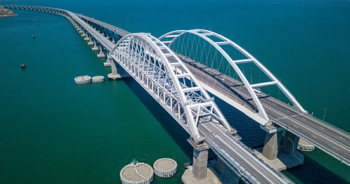 В очереди на Крымский мост стоят более 2,6 тысячи машин