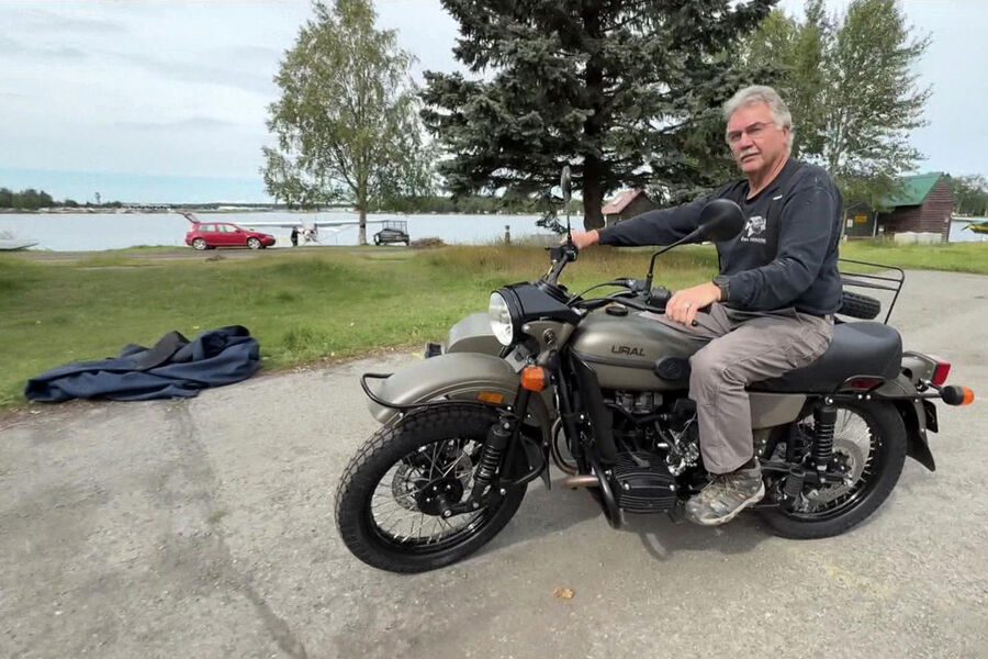 Подаренный Путиным «Урал» купили за день до саммита на Аляске