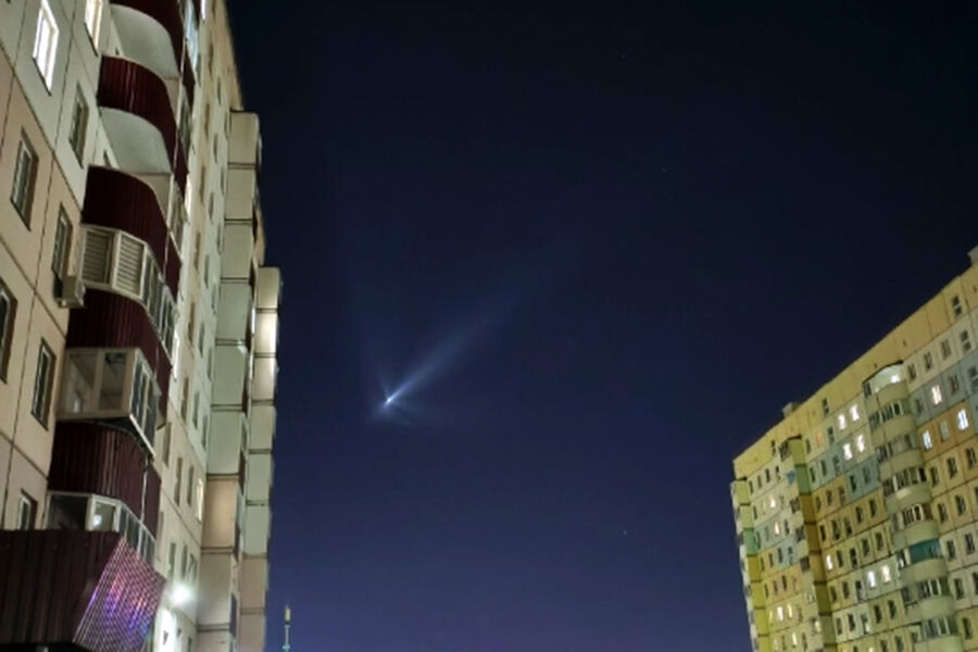 Жители Челябинской области сняли пролет яркого светящегося объекта