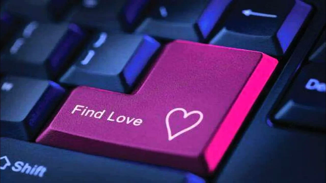 Telematics and Informatics: пары, познакомившиеся офлайн, счастливее